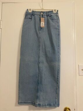 Forever 21 Light Wash Denim Maxi Skirt
